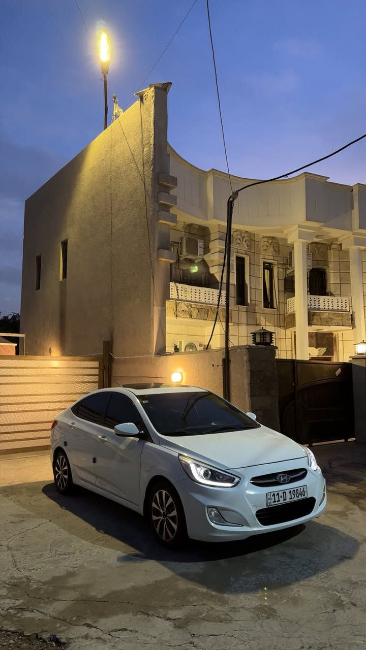 السلام عليكم للبيع هونداي اكسنت
خليجي2016
ماشيه 91وقابل للزياده 
جديده السياره ونضيفه 
بيها باب السايق مبدل شركه شرط
وباب بصف سايق صبغ 
وباب خلفي بارد ع كد شبرين قبل كم يوم واحد رجع عليه وسويته بارد ع كد شبرين موضح بالصوره 

فول مواصفات فتحه تحكمات ويل كب لد 
رقم شبه مميز 
سونارها قبل فتره سويته موجود
السعر 112وبيها مجال للشراي ميعجبك السعر اعبر تلكه غيرها 
غير متواجد فيس 
مكان السياره بغداد اليرموك او العامريه 
***********
