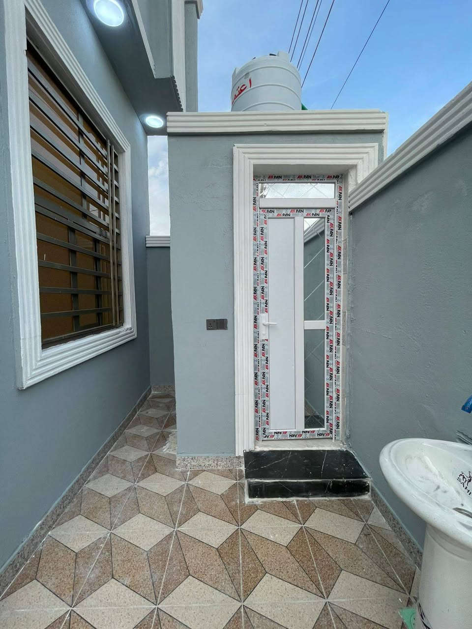 #اسعد_الله_اوقاتكم_بكل_خير⁉️👋🏼
***********
دار سكن للبيع بناء 2026

#المساحه 200متر 

#جنس_العقار :: طابو ملك صرف زراعي باسم عراقي سند 25 

#العنوان :: البصره البهادريه شارع سيد غريب مقابيل مرطبات جوز وموز

#يحتوي البيت على 2 غرف منام كبار
و ديوان
و مطبخ و صاله
و مناور عدد 2
و صحيات داخلي وخارجي  و كراج سياره
ويحتوي علي حديقه🌲🌲

#البيت جاهز من كلشي تستلم البيت عنده المكاتبه
كامل من مقطوره و كيزر و ماطور
جيب اثاثك و اكعد
و الف عافيه الي ياخذه

جميع الخدمات متوفره ماء كهرباء  
#السعر ((118 مليون وبي مجال 
فارق جاهزة للسكن تستلم بيتك عند المكتبة مباشر 
#للاستفسار الاتصال على الهاتف 📳📞
📳 ***********)📳
