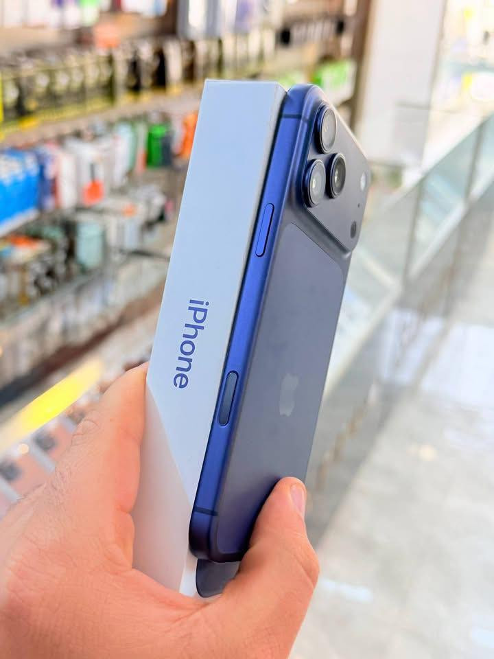 ايفون 17 برو ماكس دبل سيم كرت ذاكره 256 بطاريه 100 مشحون 20 مره فقط يعني جديد نضافه ميه بل ميه خيال مال زلغ مابي كامل ملحقاته وتر بروف فحص حاسبه كله نورمال يعني ممبدل بي شي شرط تفحص بالوكاله نموذج M الأصلي 🩶😃
لون مميز (تاخذه ضمان 5 ايام اي مشكله او عطل من المركز 
السعر مليونين و150 الف

📞📞***********
