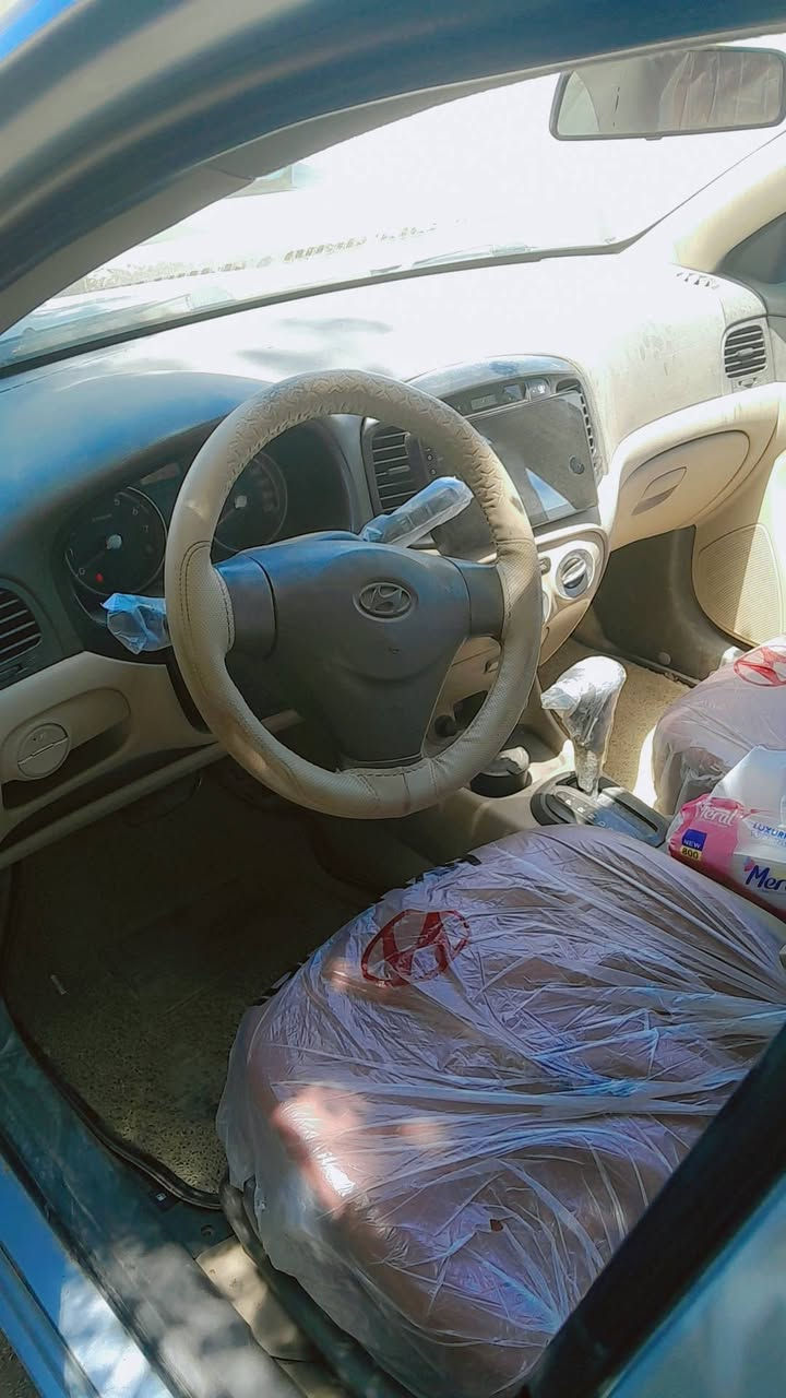 السلام عليكم اكسنت موديل ٢٠١٠ محرك ١٦٠٠ اتو تخم تاير جديد سيارة جاهزة من كل النواحي فلس متصرف عليها  تبريد ثلج بغداد رقم جديد وهزة جديدة صار شهر بيها صبغ بلبنيد مكفولة من الضربة دوشمة ارصية جديدة وكشنات دوشمة اصلية مكانها الشعب بغداد السعر ٨٨ للاتصال ***********
