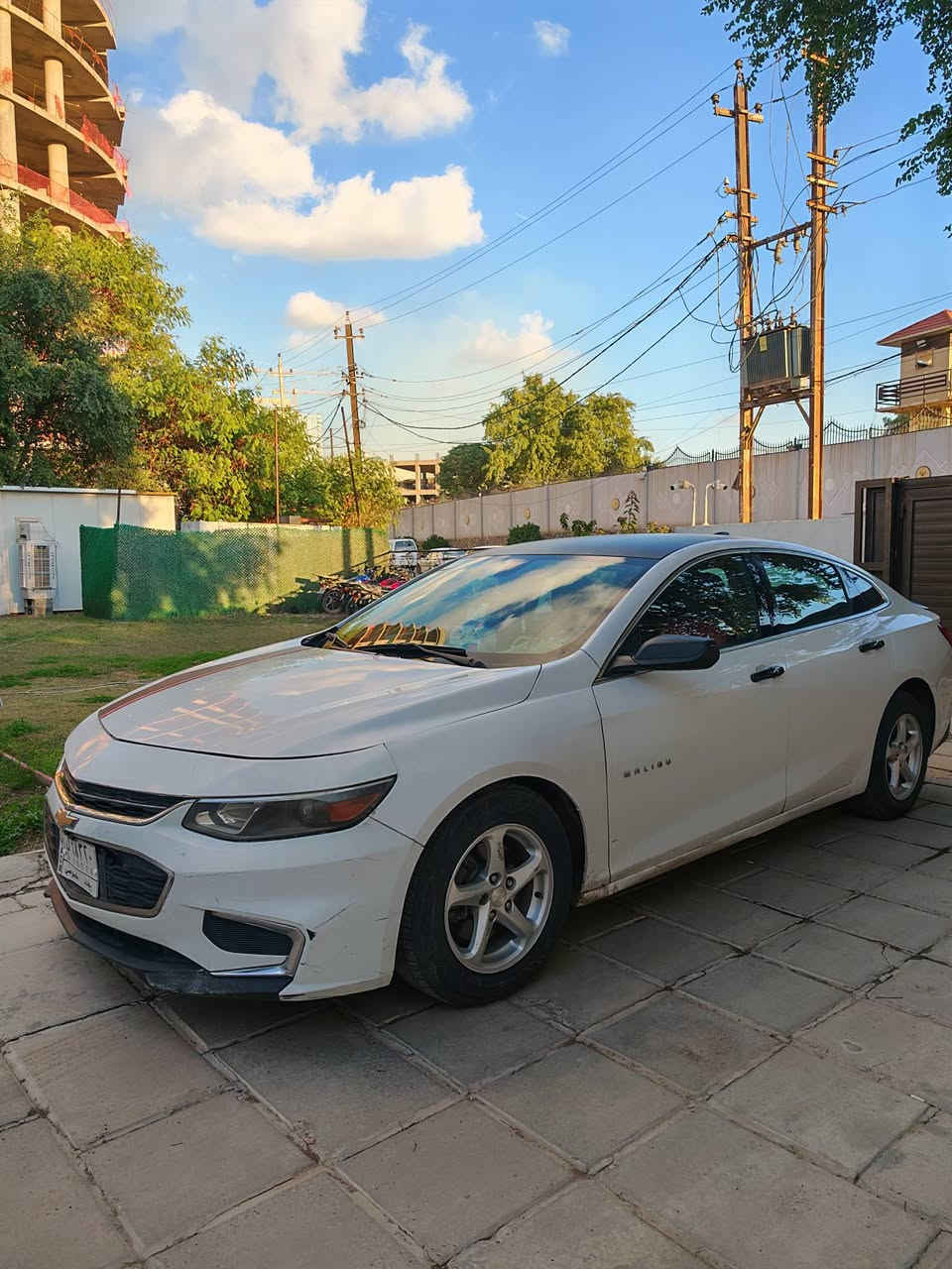 شوفرليت ماليبو للبيع 
موديل : 2018
بلد الصنع : امريكي
عداد المسافة :105 كم
لون : ابيض مميز
رقم بغداد 
حادث : جاملخ قطعة وحدة  وبيه بارد صندوك شبر وباقي موضع بالهزه
° شاصي شرط
°محرك وكير شرط
مواصفات :
ابواب بصمة جميعها 
شاشة لمس اندرويد اوتو وابل كار بلي
كامرة خلفية دوارة
نوافذ اوتو 
اوتو ستوب
تشغيل عن بعد 
كروس كونترول (مثبت سرعة)
حجم الويل 16
تبريد ثلج شرط 
السيارة مال بيت مداريها كلش بانزين محسن 
ابد ما خال بانزين عادي ودهن امزويل اصلي من البيت الامريكي
حجر البيئة موجود
السعر :105$ وبيها مجال للشراي
الموقع / بغداد 
للتواصل ***********
