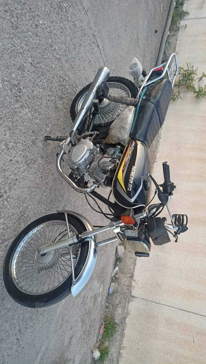 سلام عليكم
دراجه نامي برو للبيع اربعه كير موديل 21محرك لاصرف ولابخار كهربايات شغاله وياله عدلات السعر 400بي مجال للشراي ***********مكاني كركوك
