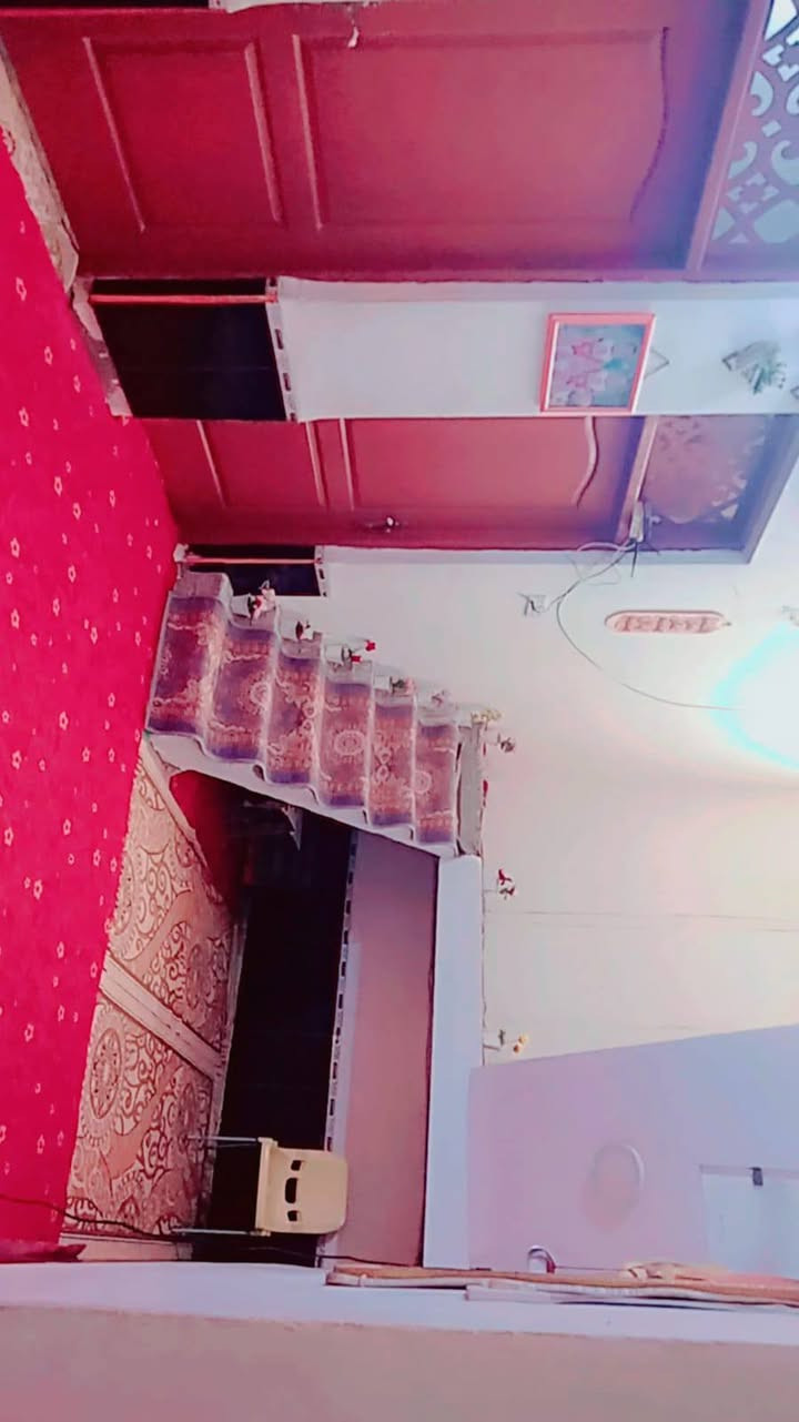 السلام عليكم
يوجد بيت مساحه 150
واجهه 14ونص نزال 10ونص
البيت متكون من غرفتين نوم وستقبال وصاله ومطبخ 
 موقع شارع الشفلات مقابيل ماركه الهدى
السعر 60
الهاتف ‏‪***********‬‏
