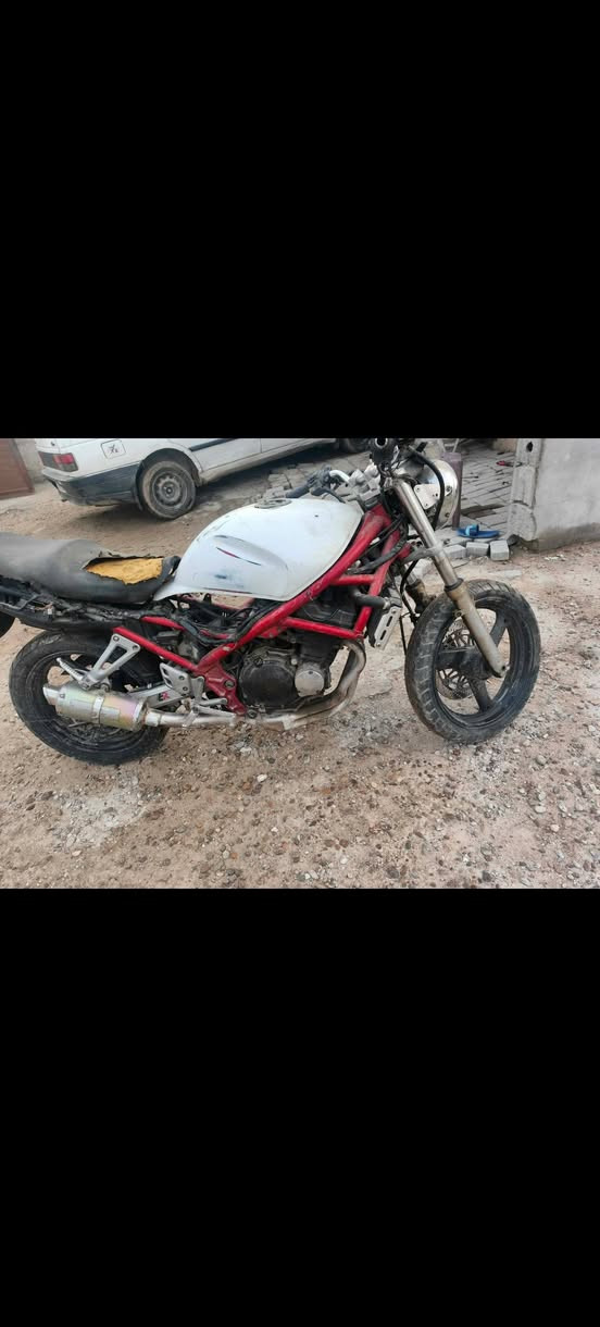 سلام عليكم
بطح بانده ربع كرستال دراجه جانت متروكه ونضفت كابريتراتها و شغلتها شويه وطفت وبلاكات جدد و تاير وياها بعدني ما شاده و كفراتها موجوده و مسقوله كامله بس تصبغهن دراجه اني رتتها تعمير بي حتاجيت فلوس دراجه رايدها 650 و بيها مجال بسيط مكاني شهداء البياع ***********و متواجد واتساب غير متواجد على الماسنجر
