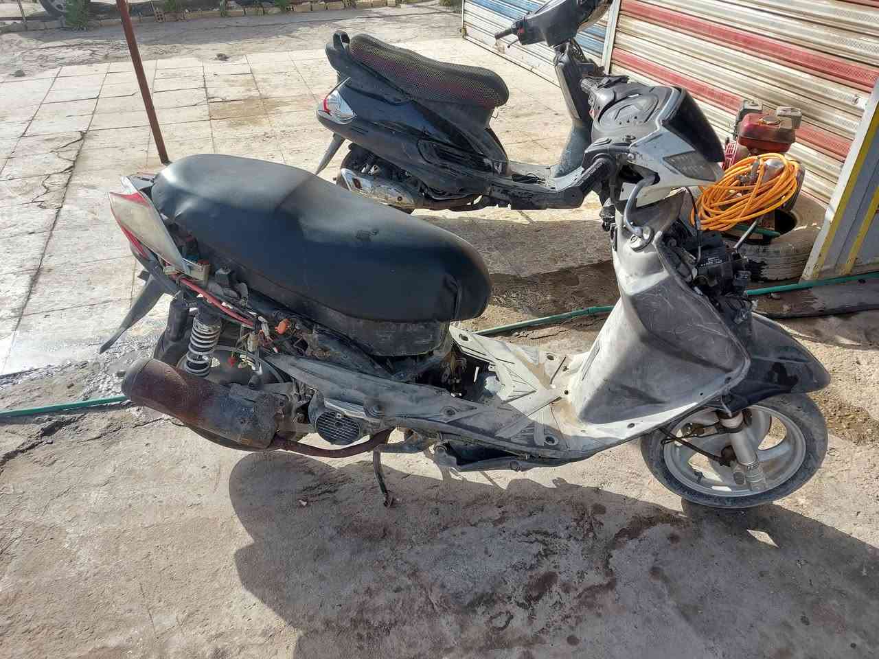 السلام عليكم دراجة سيام ١٤٠ شغالة سلف بس يحتاجلها بطارية لان متروكة بيع ب١٥٠ وبيها مجال او مراوس بدراجة شحن مكاني بغداد الشعب *********** واتساب
