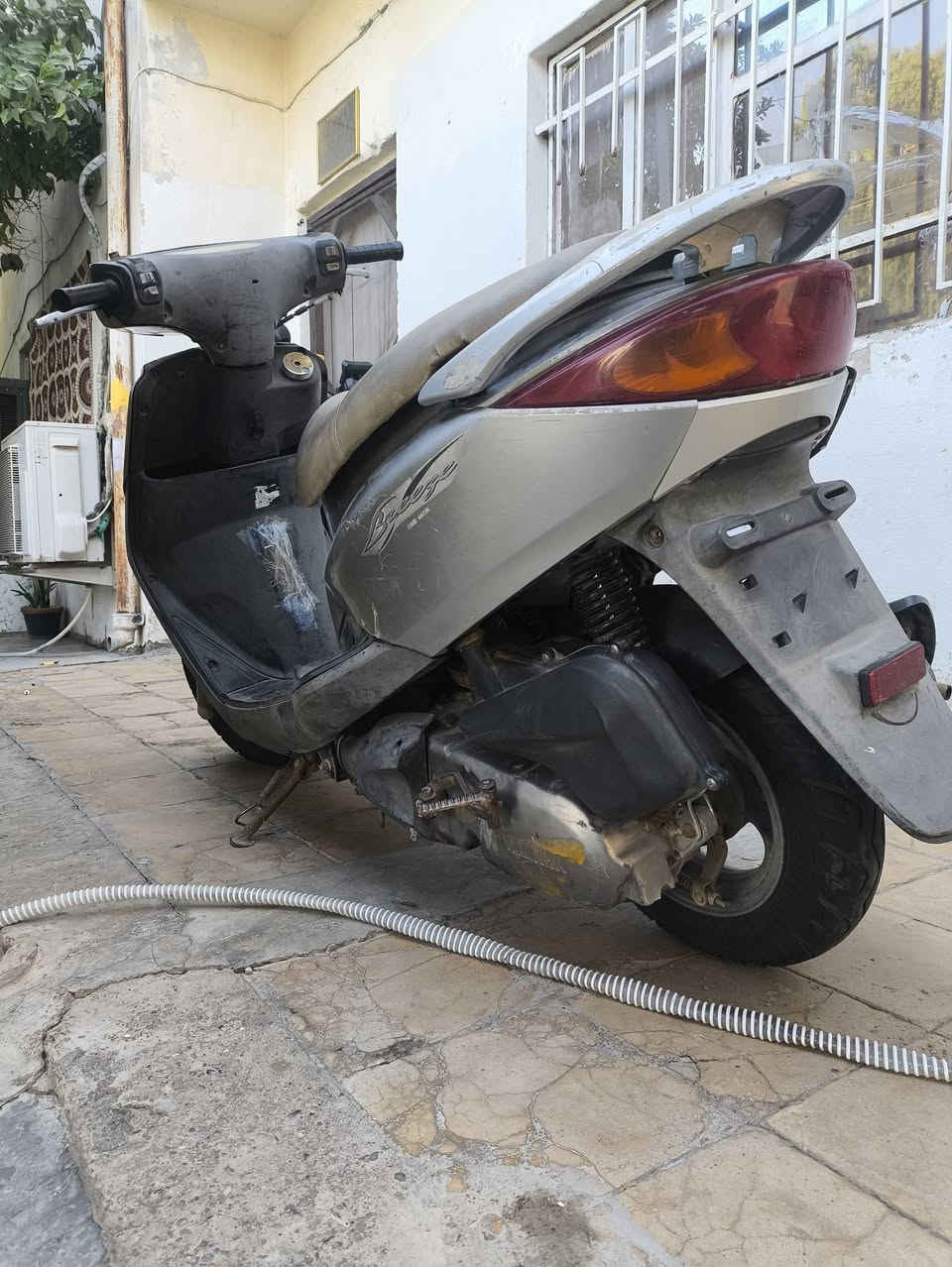 سلام عليكم بريز طافيه ابيع كوم حديد سعر مناسب

دراجه حلوه وكفراتها كامله فقط يراد تطبيك والامامي بي كسر بسيط يتصلح وسواداتها ملحه ختم واحد 
وشاصيها كله مابي زنجار او لحيم والدراجه بيها ناريه  
عنواني بغداد الراشديه مقابيل الحسينيه 
*********** 
سعرها 300 وبيها مجال بسيط

