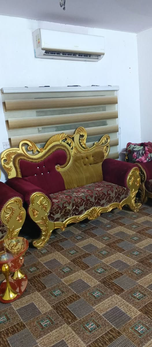 السلام عليكم بيت للبيع أو مراوس بيت أكبر المساحه 80 م علمن البيت ممر طابقين طابو صرف منطقة الاكرمين جوه مطبخ وستقبال اوفوك غرفتين قرب شارع ميزانيه رائد او الشارعين الي يودن على مستشفى طيبه عرض الشارع 15م بيع او مراوس بيت أكبر 150 او 200 وانطي فرق *********** بي واتساب
