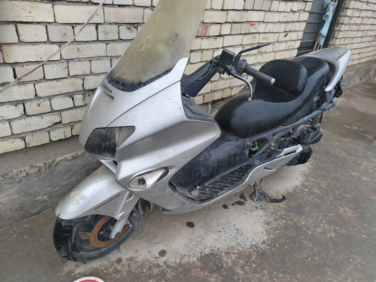 سلام عليكم صفر سته الدراجه يرادله ملف وتركته ابيع عله حطته الشراي ايخابر وبخدمته سعر مناسب ***********
