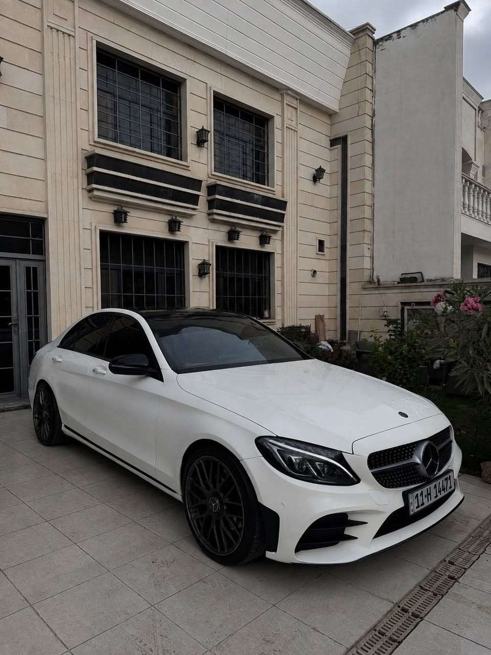 السلام عليكم
للبيع مارسدس C -Class2017
وارد امريكي كلين تايتل بدون صبغ AMG Kitبدون ايرباك
فول مواصفات بانوراما وداخل بيجي وصاج بدون اي نقص 
السعر 188وبيها مجال بسيط 
*********** بغداد, العراق
