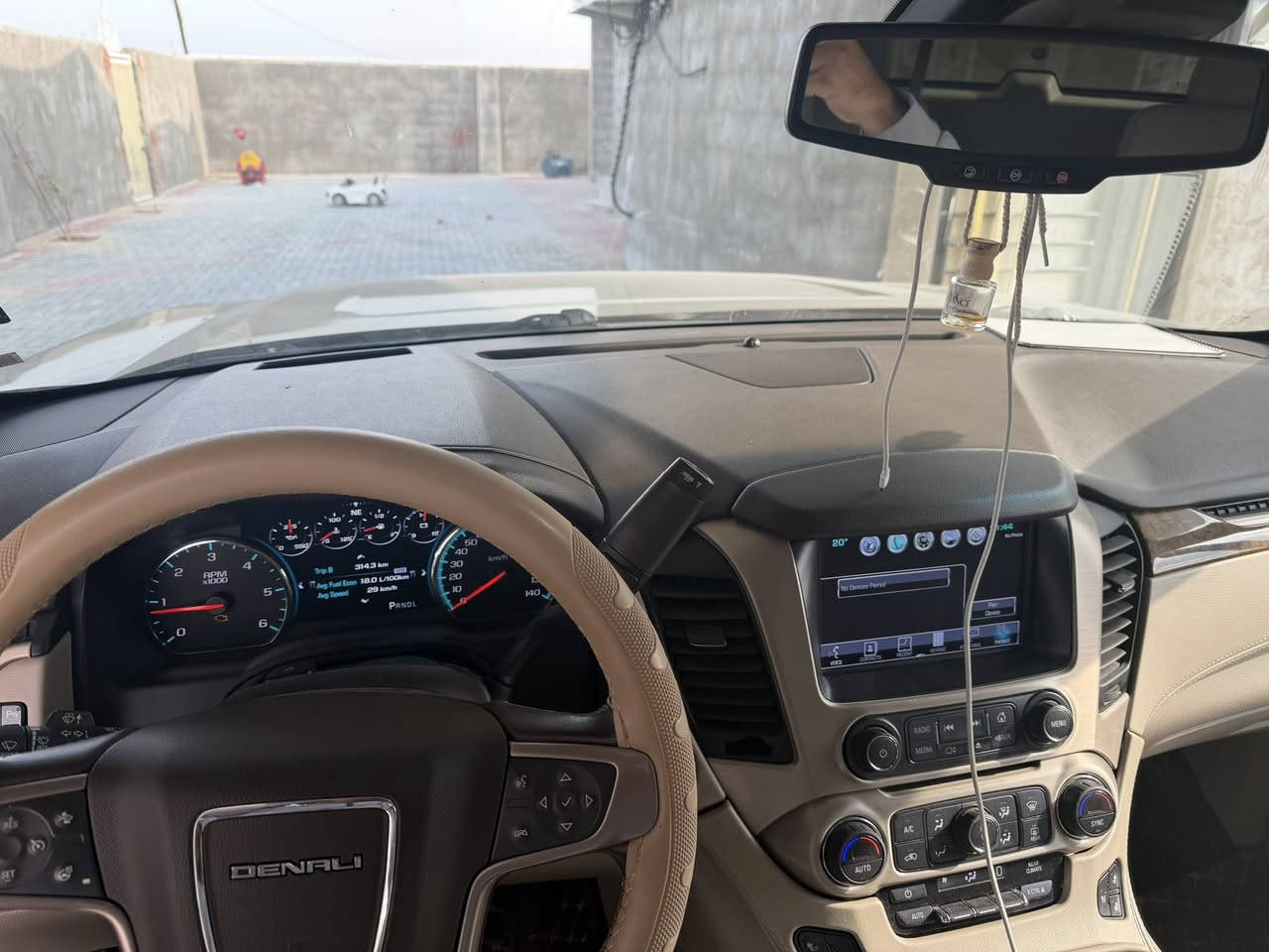 السلام عليكم للبيع حادثها موضح بالصورة بنيد وكالة وبارد بالجاملغ موديل 2017 مغلفه نانو سيارة جديدة رقم بصرة بسمي دواخل ملكي السعر 330 وبيها مجال للاستفسار *********** العنوان البصرة سفوان
