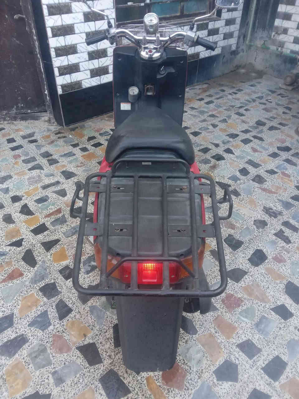 السلام عليكم بيكم شلعه معدل سلف هندر كلها شغاله محرك بلادي ممفتوح جيب فيتر وفحص كهربائيات كامله كابريتر اصلي سعر ٥٥٠ مكاني بغداد الحبيبيه قرب مطعم وليد ابو الكص  ***********
