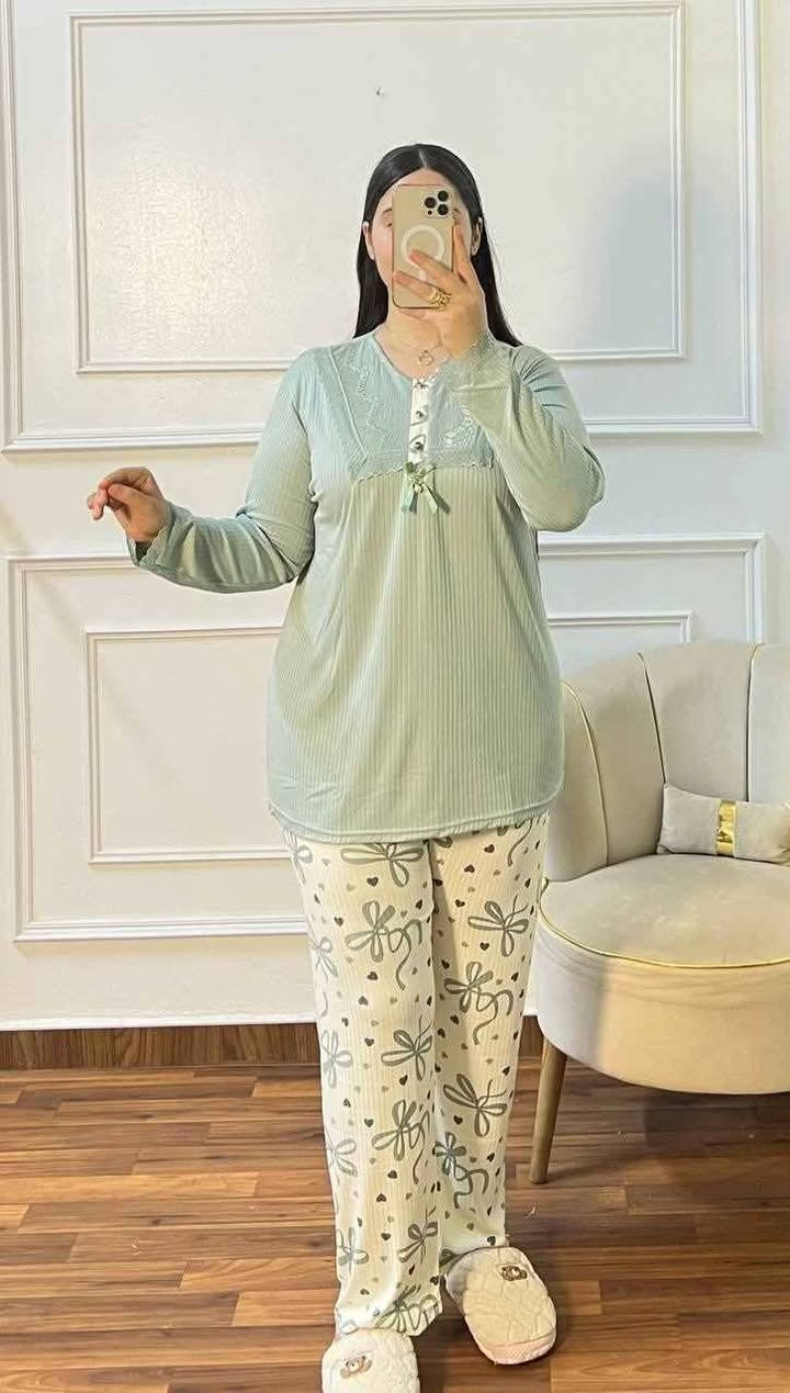 🌙✨ بيجامة نسائية أنيقة ومريحة - ستايل راقي للدار والنوم
إلى كنتي كتقلبي على الراحة والأناقة فنفس الوقت، هاد البيجامة هي الاختيار المناسب ليك. 🩵
✔️ قماش ناعم ومريح على البشرة.
✔️ تصميم أنيق بألوان هادئة وزواق رقيق.
✔️ مناسبة للنوم، الجلوس فالدار والاسترخاء.
✔️ سروال بطبعات جميلة وكلاسيكية.
✔️ خفيفة ومريحة للاستعمال اليومي.
📏 المقاسات: متوفرة حسب الطلب.
🚚 التوصيل متوفر لجميع المدن.
🔥 الثمن: 199 درهم فقط بدل ما تضيعي الفرصة. ورزازات, المغرب


**إذا كنت صاحب هذا الإعلان وتريد حذفه لأي سبب، رجاءا أرسل رسالة إلى الدعم الفني**