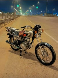 دراجة نارية • موديل 2017 • أوراق أصلية