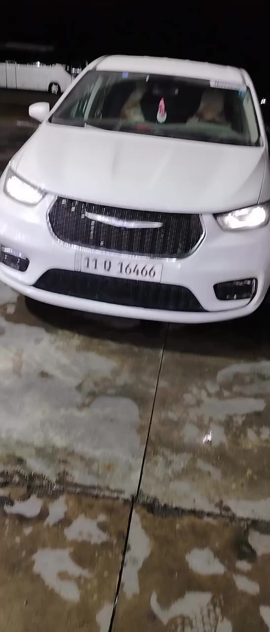 سلا عليكم باسفكه  هايبرد موديل ٢٣ رقم بغداد بسمي. سياره جديده خير من الله ضرر جاملوغ امامي بدون داخل بدون ارباك بدون فتح مكاني ديالى الخالص *********** سعره ٢٧٠ بيه مجال بسيط كلش  تحكم تبريد كله عل شركه.
