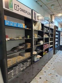 رفوف نضيف جدآ الخشب من افضل نوع مشتغله كيج عالي جدآ بحيث ٣ اشخاص ياله ...