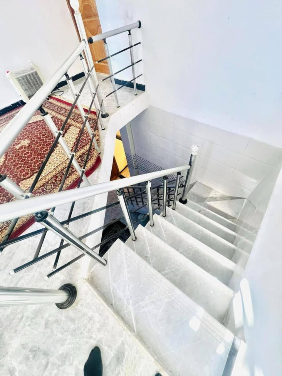 يالله يوجد بيت مساحه 70 متر اللبيع طابقين يتكون غرفتين وصاله ومطبخ وخدمات زيرو لبيت موقع الدوره ابودشير خط نفط قرب من حي الصناعي طابو زراعي سند 25 قرار محكمه السعر 75 وبي مجال قليل الاستفسار ***********
