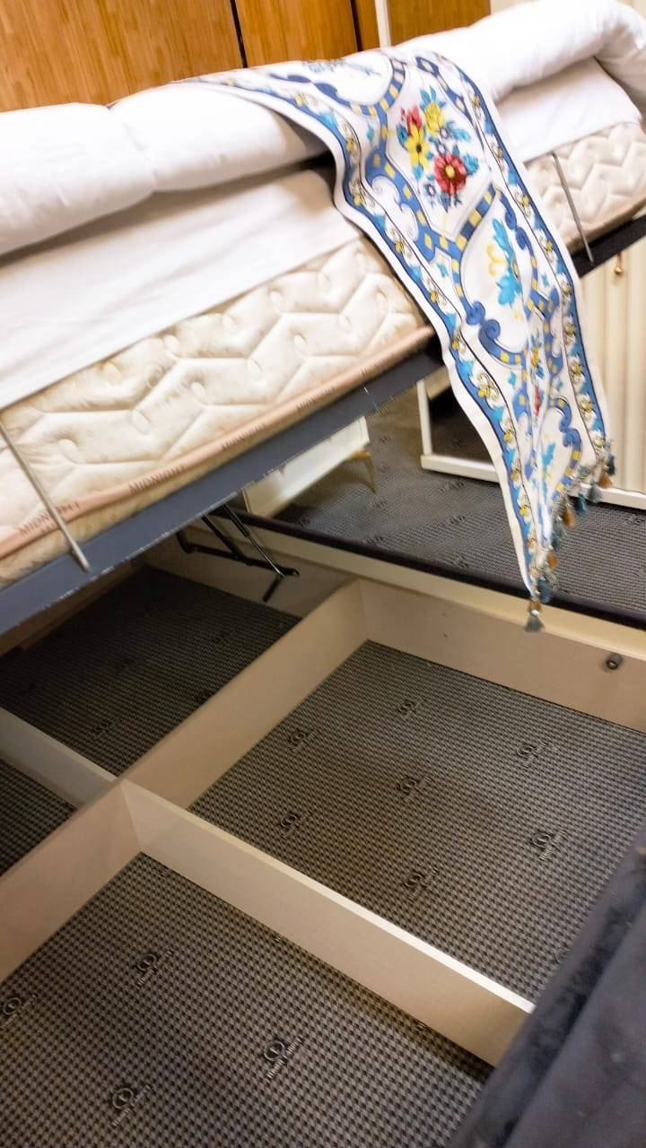 غرفة 9 قطع من شركة ايدول نضيفة 100/99 مخزن بالسرير *********** مكان بغداد
