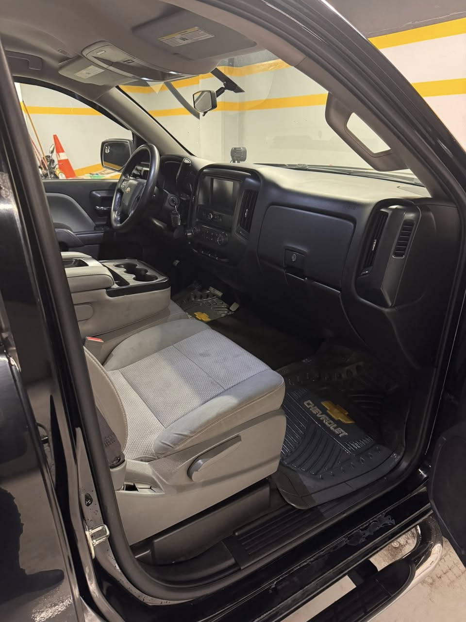 ( بيع او مراوس حسب الرغبه)
سلفرادو  2017.  وارد أمريكي  جاملغ امامي صفحه السايق وايرباك استيرن  فقط  باسمي  رقم بغداد 
ماشيه 165 الف 
مواصفات.  LT
اللون. اسود 
تحكم استيرن 
كير و محرك وتبريد  بلادي سياره استخدام شخصي
ويل 22
السعر 20 الف $  مكاني بغداد 
واتساب فقط. ***********
