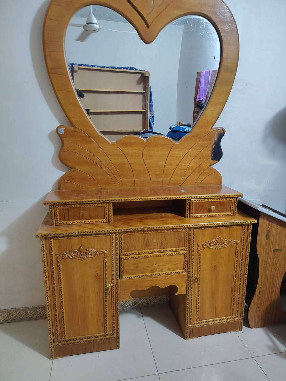 كنتور مع ميز تواليت خوات  تسكام درجه اوله الكنتور 6 ابواب دور طابقين نظيف وجاهز اخو الجديد السعر 250 مع الميز تواليت وذا الكنتور وحده 225 والاسعار بيه مجال المكان نجف حي العسكري كبل شارع السبسيس قرب السوق المحضر للستفسار *********** واتساب
