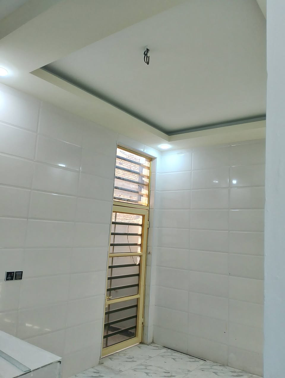 دار سكن 100 متر 5×20
مشمول ب التطويب 
سعر البيت 55مليون
تفاصيل البيت غرفة صاله مطبخ حار  استقبال منور مجمع صحيات خارجي حمام داخلي طارمه 
. العنوان التقيه الثالثه مجاور مجمع الروان 
***********  واتساب اتصال او مراسله
