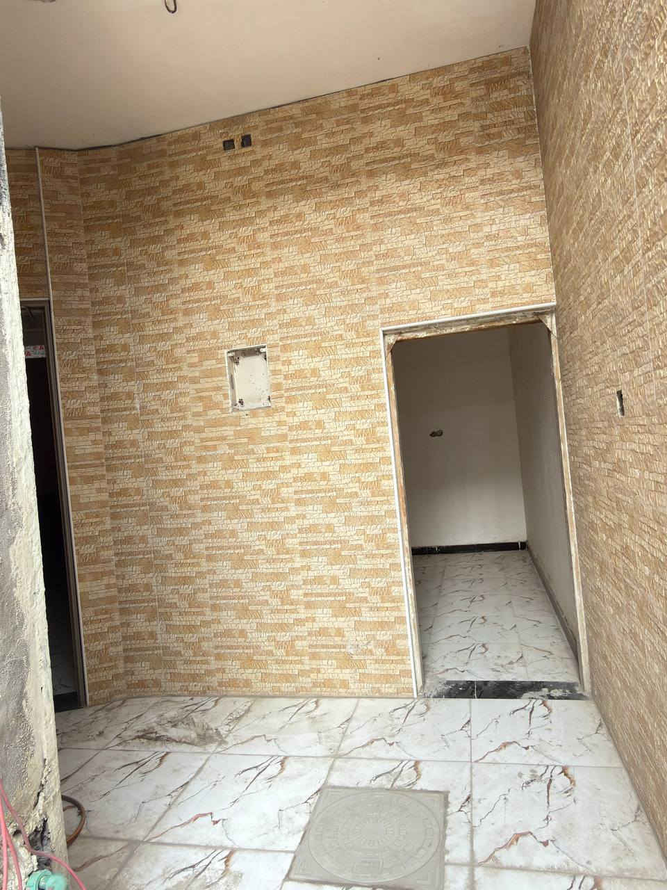 ب
بيت في حي الحسين شارع القائد جيران الركن مساحه 120 متر رقم التلفونات ***********
***********
