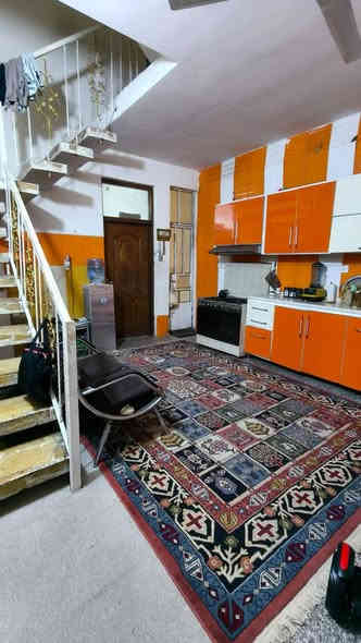 للبيع ..
       دار في الشعب _ العقاري الاولى بيت نظيف بناء 2013 مساحته 60م ( واجهة 4.5  ونزال 13) ماء كهرباء ميزانية موجودة قريب عن الشارع العام (5دقايق)  شارع عريض 15 م يتكون من مدخلين صالة٫ مطبخ وحولي مشترك صحيات وترك .. في الطابق الثاني غرفتين نوم   وبيتونة وسطحين 
الاستفسار  الاتصال على الرقم 
                                   *********** متوفر واتساب
