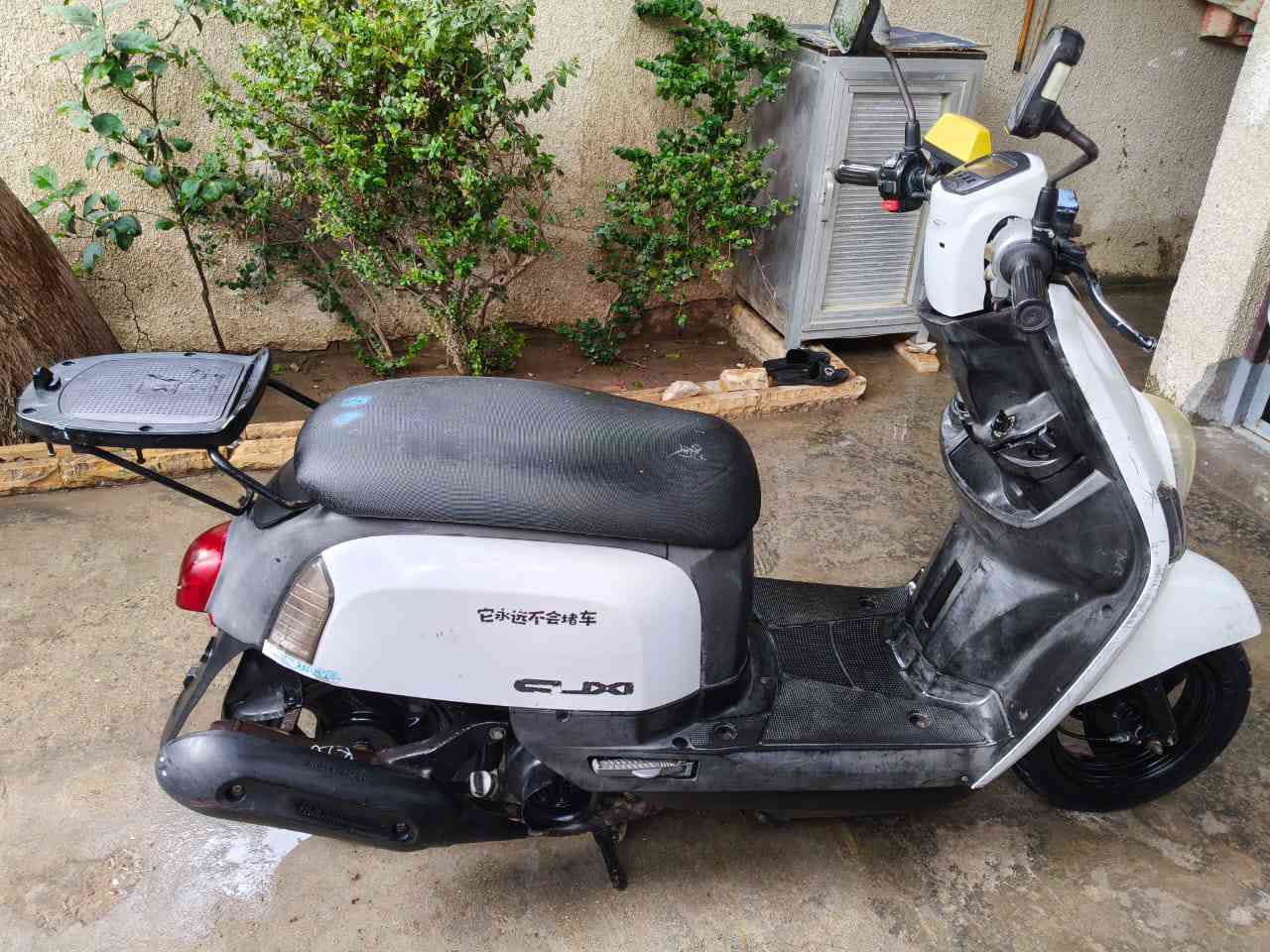 السلام عليكم دراجه بوليس نوزل شاشه إلكترونيه دراجه خير من الله بلاديه اروح وجي بيه لشغل مو بيع وشره داخل املح كامله مابيه اي نقص منعده الكلج بدايه السعر :550وبيه مجال العنوان مشتل رقم الهاتف :***********
