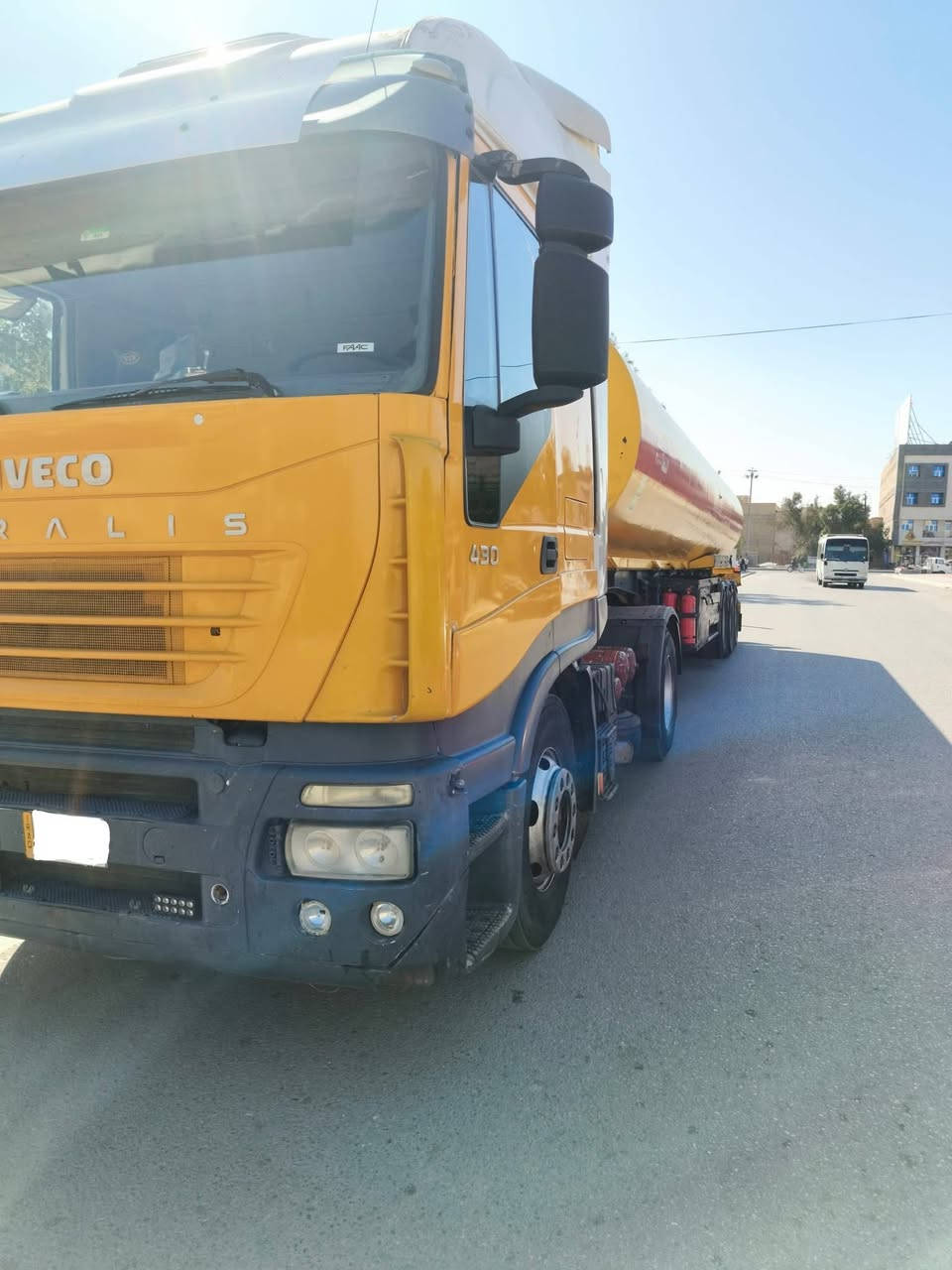 افيكو للبيع موديل 99 السياره جاهزه من كلشي تصريح امني جديد جي بي اس طوناج السياره بسمي تخكم تاير راس وعربانه محرك جديد شاصي مكفول رقم كربلاء السعر 185 وبيه  مجال للطيبين المكان كربلاء 
***********
