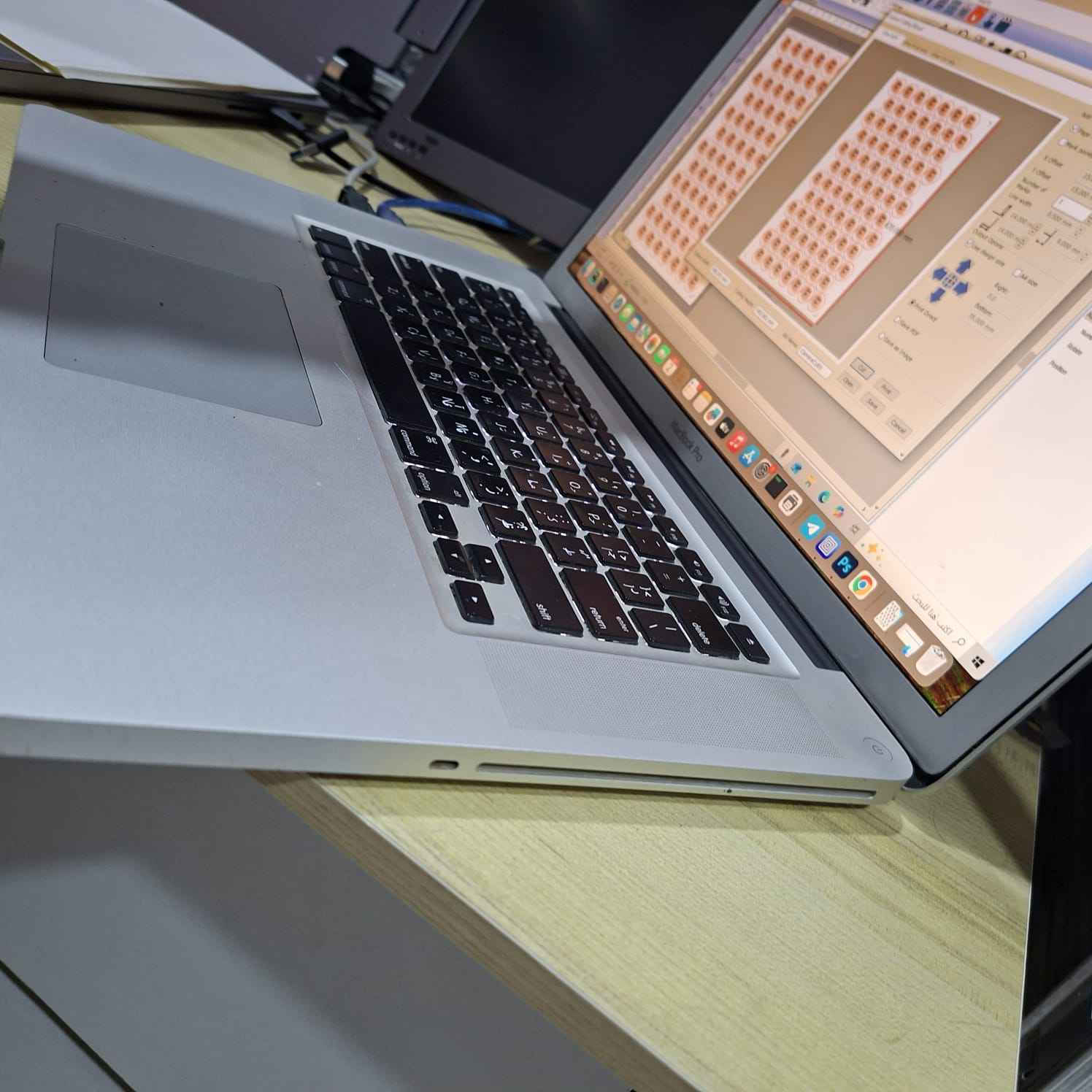 ماك بوك برو نضيف كلش استخدام منزلي 

مكاني كوفه حي المتنبي *********** النجف, العراق
