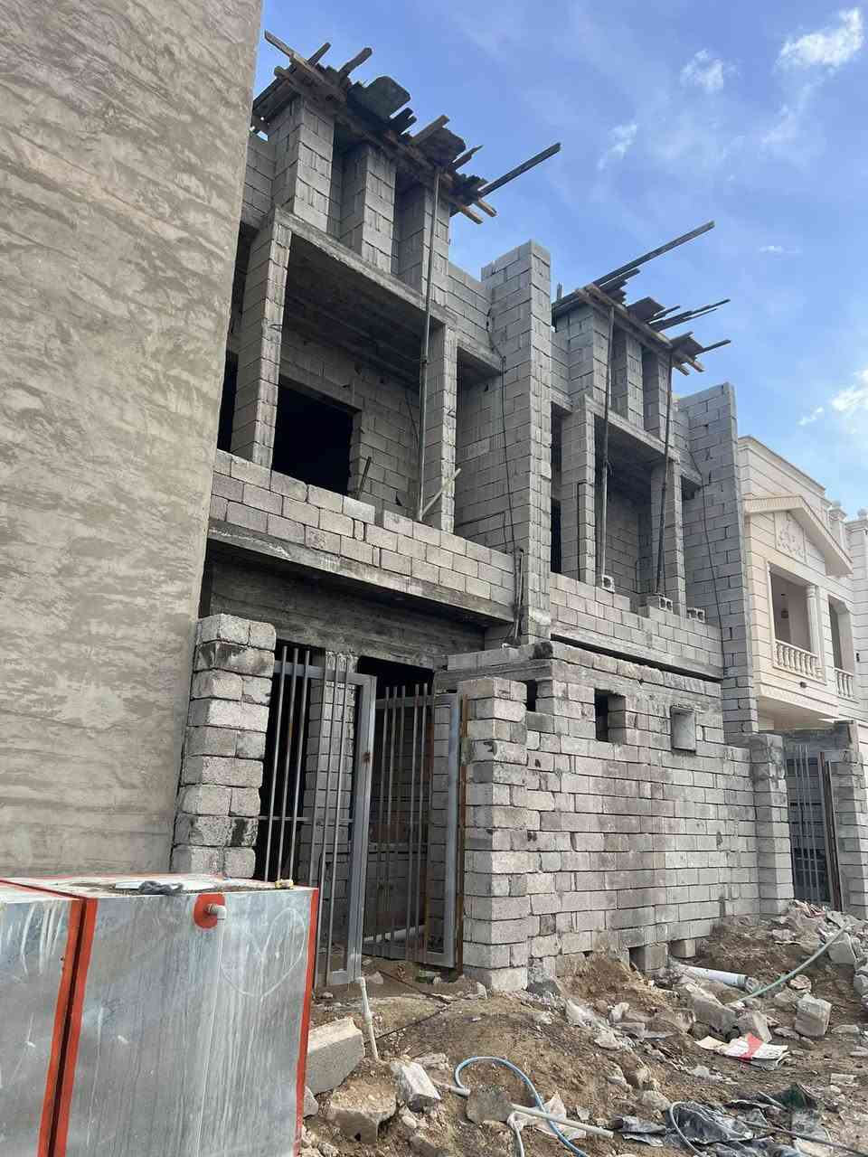 🌹اعلان 🌹
للبيع دارين تون حي التوحيد قيد الانشاء زيرو الاستلام بعد ٤٥ يوم طابقين ٣ غرف نوم - ضيوف - مطبخ - صالة - حمامات عدد ٣ - السيراميك 30x90 - الشبابيك الامامية سلايت الالمنيوم استلام الدور بناء درجة اولى من صاحبهن مباشر موقع مميز مدارس وجامع واسواق للاستفسار الاتصال بالارقام: ‭٠٧٧١ ١٤١ ٣٨٥٦‬ -‭٠٧٧٢ ٣٠٦ ١٦٧٣‬ مكتب التوحيد للعقار
