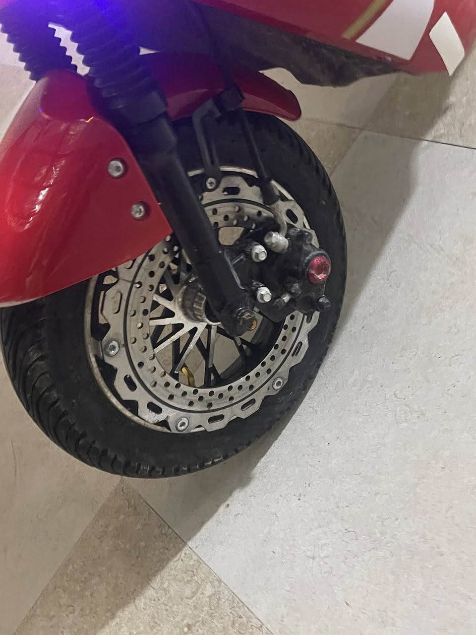 دراجه شحن R900 للبيع
المديل 2026

بطاريات 28 امبير 5كبار 

3 نمر حقيقي 90

اشايره يمنه يسره 

كله شغاله كفاله عامه الدراجه 

مكاني حيانيه قرب سوك التميم 

رقمي ***********

السعر 500وبيه مجال بسيط
