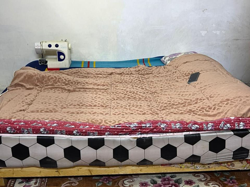 السلام عليكم عندي بوفيه وصوميه عراقيه ودوشك ومكينة خياطة للبيع مكاني بغداد للتواصل ***********
