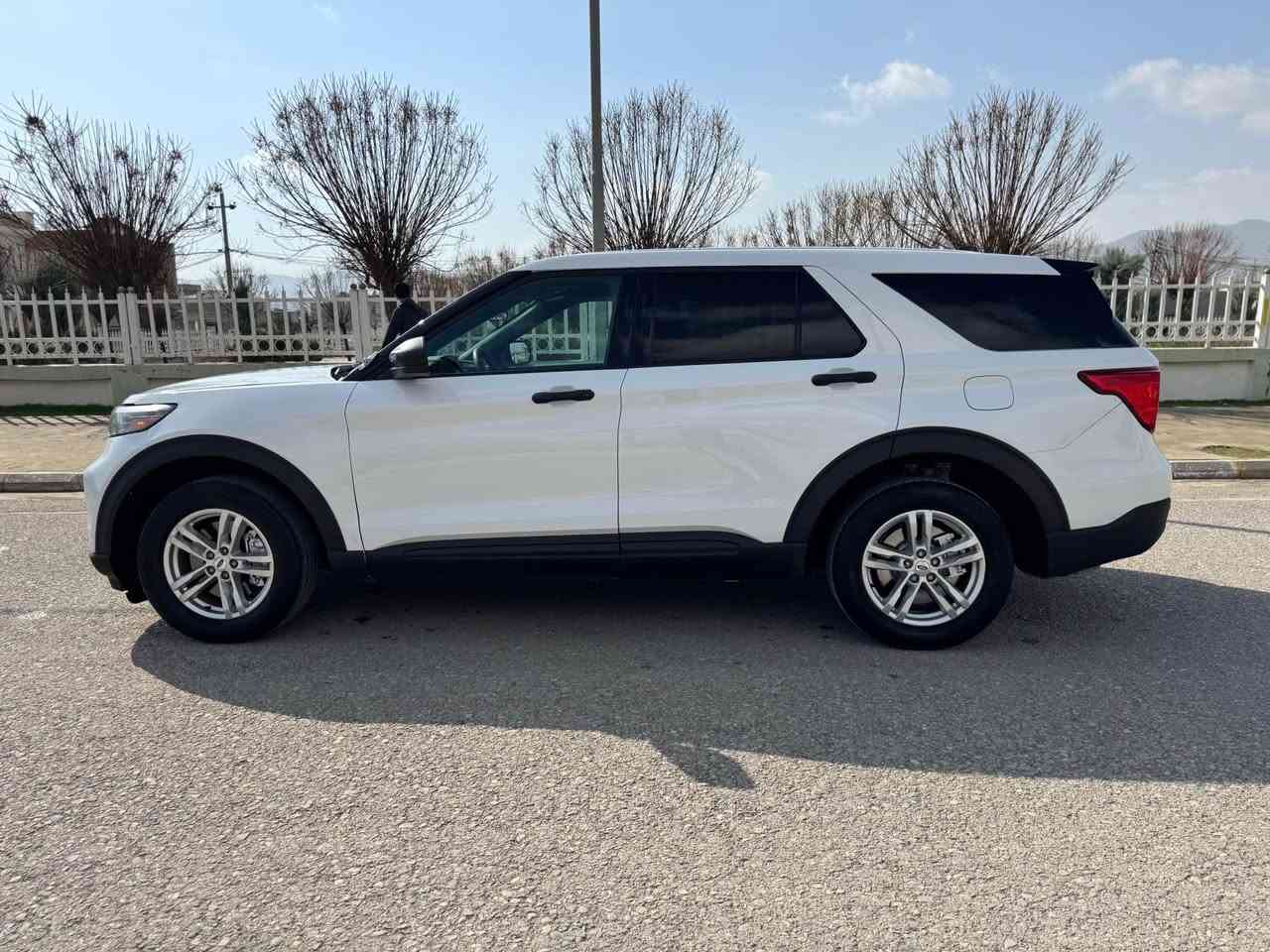 Ford Explorer V6 2023 4X4
فۆرد اکسبلورەر پۆلیسی V6 بدون تیربو 4x4 دەبل اکسل 
بێ بۆیاغ بێ پارچە گۆڕین وەک کلین وایە 
دوو جێگا PDR هەیە لەگەڵ کەمێک قەڵام کاری باقی هیچی تری نیە لە هەموو گیانی 
مەکینە و گێڕ و کارەبای هەمووی بەشەرت
مواسەفات : (پۆلیسی ئۆفیسەر) شەش پستن
کوشن کارەبا برێک بەسمە و دژە خلیسک
تەبریت دەبڵ زۆن تەبریت مەرکەزی
 کوشن جڵد و قوماش 
تەحدید سورعە شاشە کامیڕە لایت لید و عەدەسە 
چوار ویلی شەریکەی بۆ بەستراوە لۆک 
گێڕی ئۆتۆماتیک و عادی 
سێ مۆدی لێخوڕین (نۆڕمال -  سنۆ - سپۆڕت)
ئيرباگی کامل بۆ دانراوەتە بەشەرت 
تەنها سوکان و شنان تەقیوە

 تەنها ٢٥ میل ڕۆیشتوە  
 
سێ مانگ کاتی لەگەڵ کاتی نەشکاوە
بەشەرتی ڕەقەم هەولێر سلێمانی دهۆک هەڵەبجە
شوێن ڕانیە 
*********** واتساب کۆڕەک
 ***********   ئاسیا

عربي/ 
فورد اكسبلورر بوليسي 4x4 V6 
بدن تيربو بنزين عادي يشتغل نفس محرع F150 
شكل كامل بدل المتدد 

موسفات 
كاميرا شاشة كساس بريك كهربائي 
وضعيات ثلج عادي سبورت
كشنات جلد قماش كهربائي 
تبريد مركزي 
سيارة وضع بلادي ماشاءالله 
ماشية فقط ٢٥ ميل 
سيارة بدون صبغ بدون تبديل بدون دواخل 
فقط مكانين تعديل بارد 
اباك سكان برده طاك بس ترجع بلادي بشرط

فحص شمالی بشرط ترقیم 
اربیل سلیمانی دهوک 

  

واتساب ***********
 اسيا *********** رانية, السليمانية
