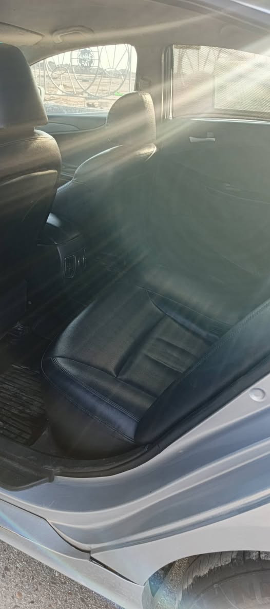 سوناتا مديل 2013وارد كوري مكفوله من ضربه وتبديل بيها رشات صبغ الكوري ماينكفل من صبغ سعر 95وبيها مجال بيها طخه خفيفه يم قبق جنطه بدون دواخل مكينه وكير وحداديه وتبريد كفاله رقم بصره سنويتها جديده تحويل ثاني يوم حجم المحرك 2000دوش عنوان بصره دور شرطه ***********
