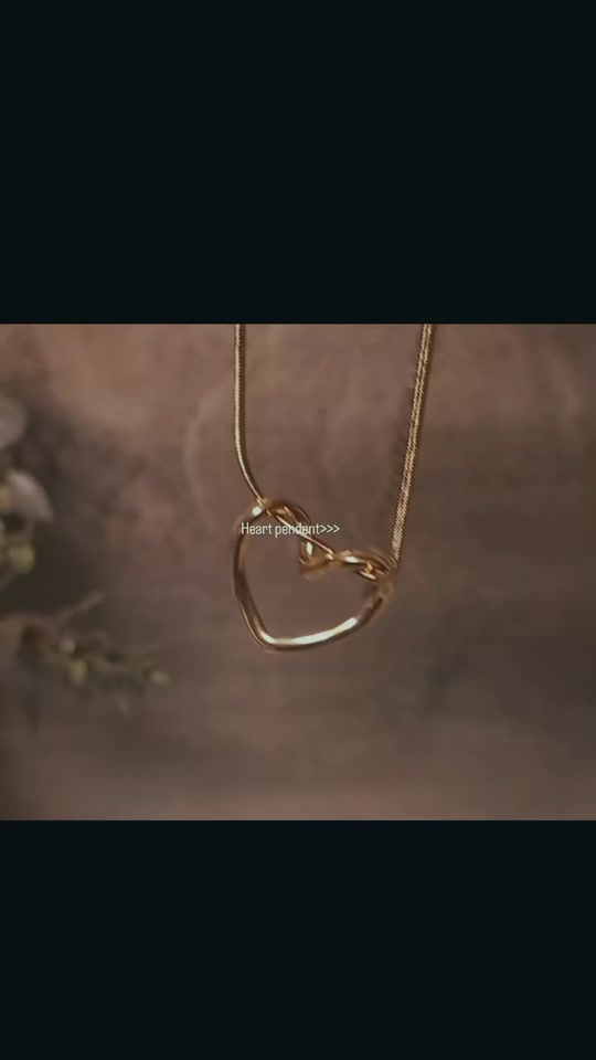 قلادة القلب اتوفرت باحلى ترتيبات 🤏🏻✨✨. #اكسبلور #tiktok #fypppppppppppppppppppppppp #foryou 


**إذا كنت صاحب هذا الإعلان وتريد حذفه لأي سبب، رجاءا أرسل رسالة إلى الدعم الفني**