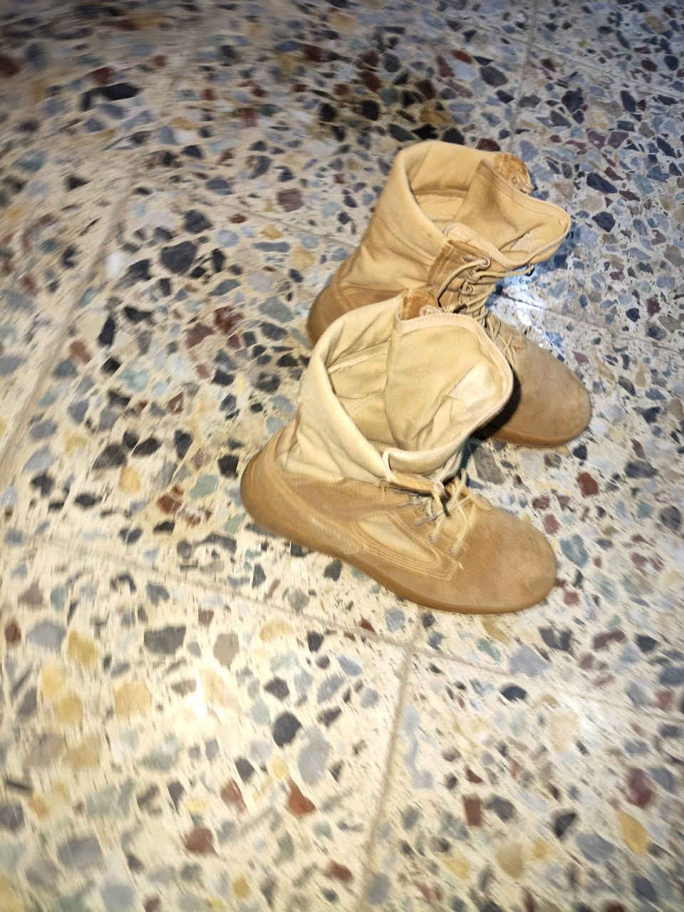 بسطال امريكي امريكي اصلي 3 طركات نضيف اخو الجديد ومعروف ال 3 طركات شيك كشخه متانه خفيف تلبسها هو ولاتغسل ومابي اي اي قطره ريحه ابد ضمان جواريب ماركه عسلس همنفس التفاصيل راقيات كلش مال كشاخه ومال ناس  نضيفه وذواقه  وءذوق السعر 150 الف قفل قفل قفل تره اذا تحصل مثله نضيف وبدون ماتوصي يلا يجبولك ماكو تره 3 طركات وجواريبه ماركه ويا مكان بغداد الحسينية بالبداية قرب مطعم الامير للشري يجي خاص او يتصل هذا رقمي ***********
