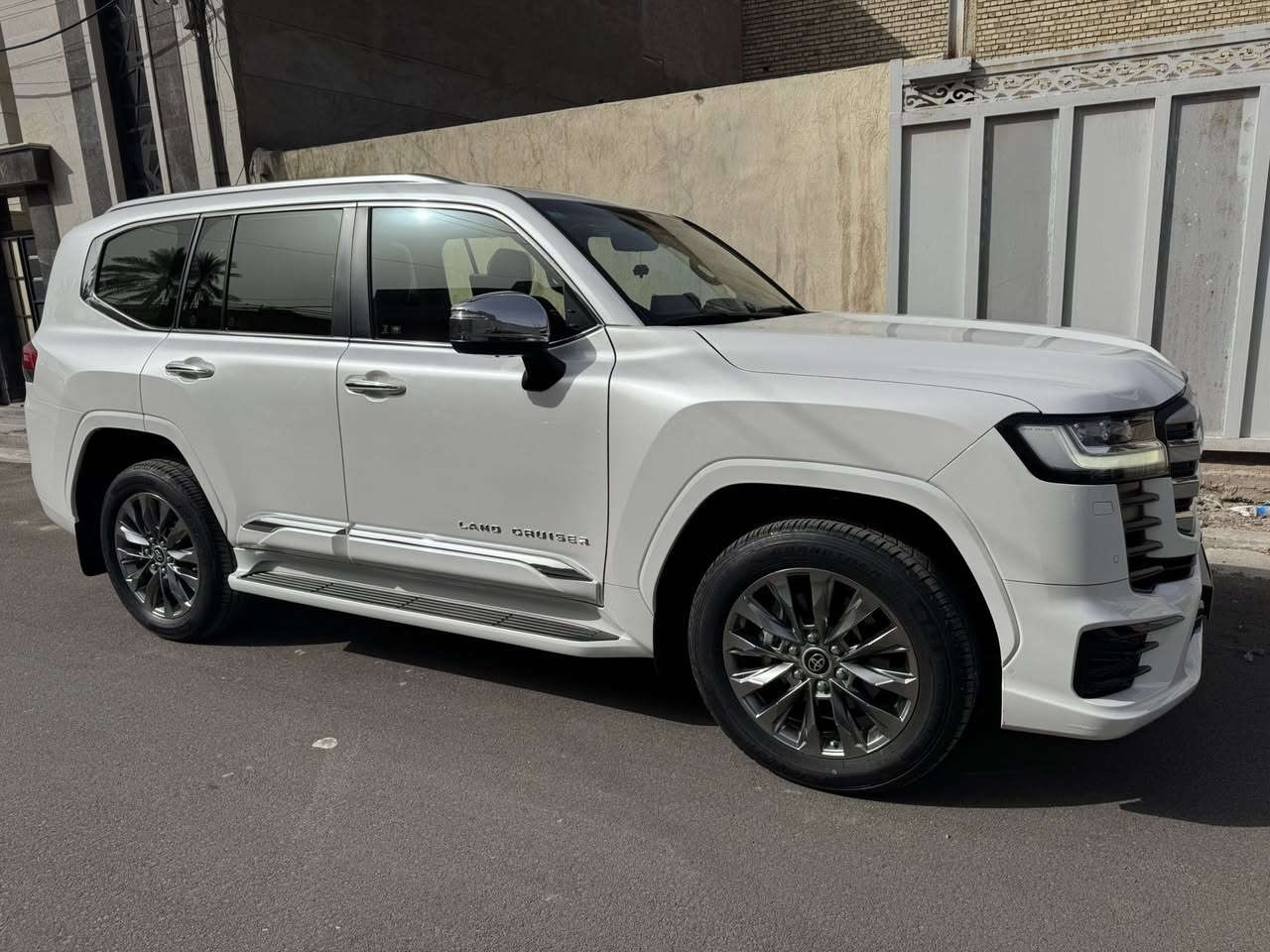 تويوتا لاندكروز 2024 فئة vxr بريم كفالة عامة فوول مواصفات معروفة مواصفاتها ماشية 50 الف مكاني الكرخ شارع 14 رمضان السعر 835$ بيها مجال بسيط تحياتي للجميع ***********
