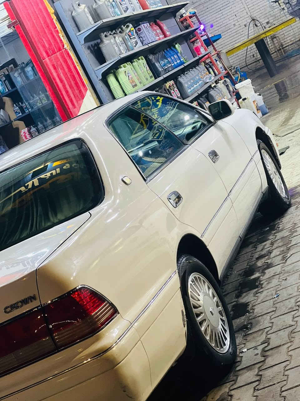 � للبيع – رأس الثور
السيارة نظيفة ومرتبة، وكير ومحرك خير من الله
📱 بيها شاشة
🎥 بيها گصة بالقمّارة
📄 السيارة باسمي
🔁 مداور ثاني
🟡 رقم كركوك
💰 السعر: 88 وبيه مجال 

📞 الاتصال أو واتساب: ***********
