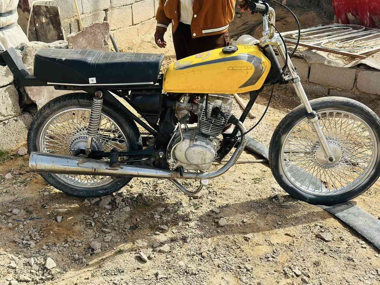 دراجه البيع هذا شكل ***********
عمود ٩٤٧ عوزه بس تجفينه  كله جديد شادله مكفوله كفاله عامه
