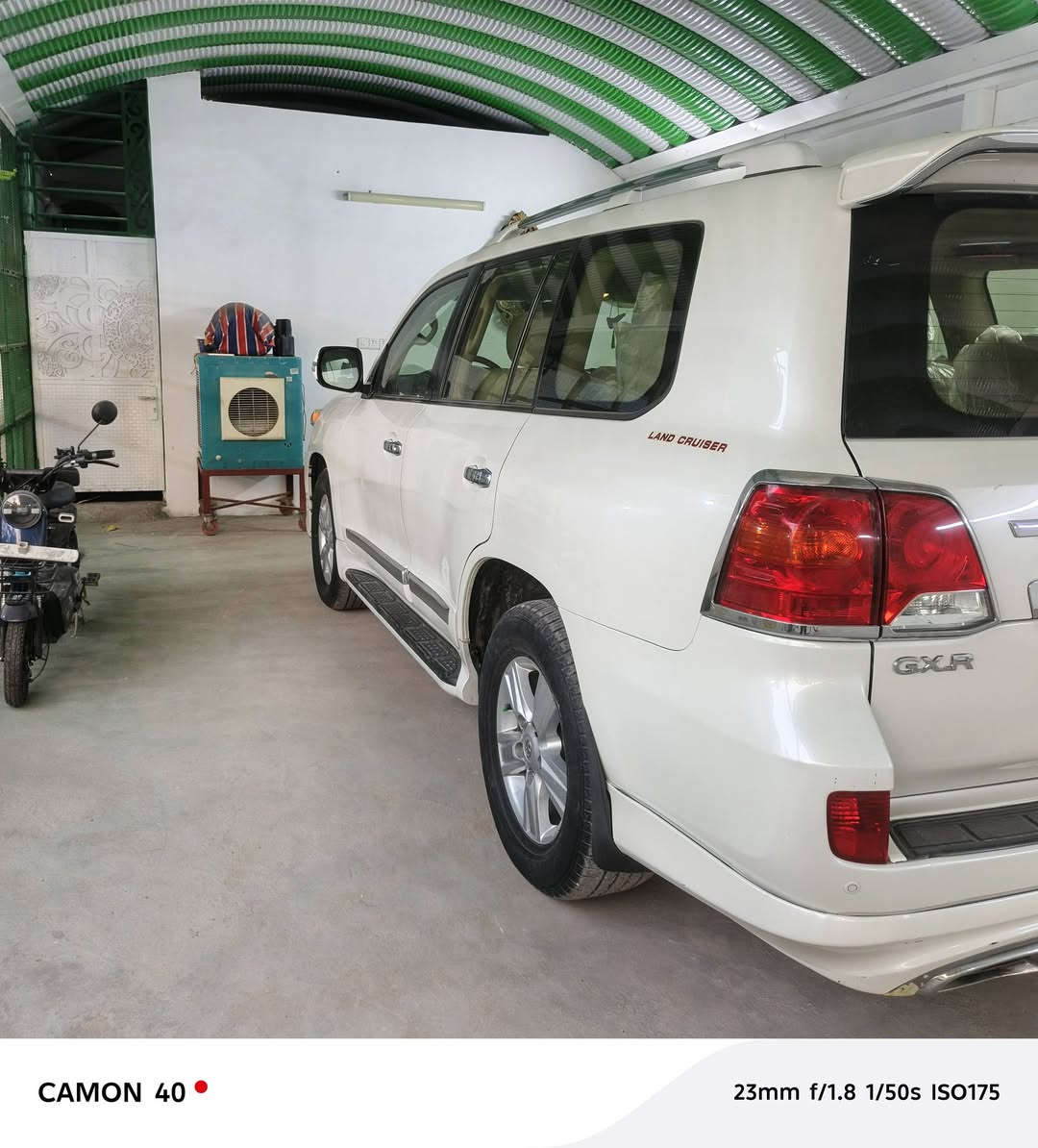 لاندكروز 2015 فطيم رقم سليمانية مميز مكفولة كفالة عامة و السونار مرفق بالصور
للاتصال *********** السيارة
 معروضة 440 وبيهه مجال قليل
ماشية 155الف قابل للزيادة
