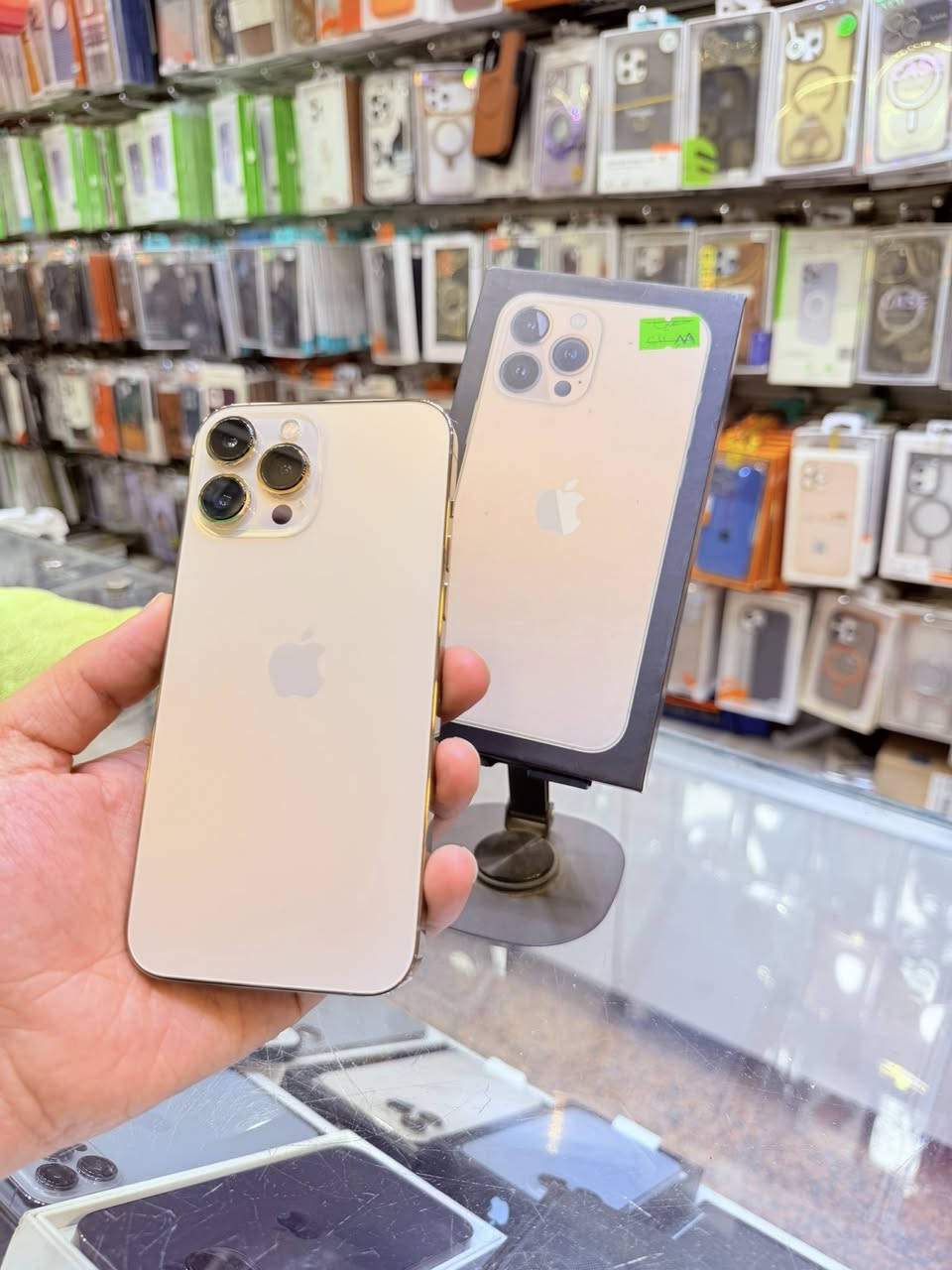 ايفون 13 برو ماكس ذاكرتة 256 خطين جهاز
بطارية 🔋 88 دبل خط جهااز لونة مميز 
جهاز نظيف مكفول وبلادي وكل ملحقاته اصلية موجودة 
للبيع او مراوس مكاني النجف 
***********
واتساب و اتصال ☎️
