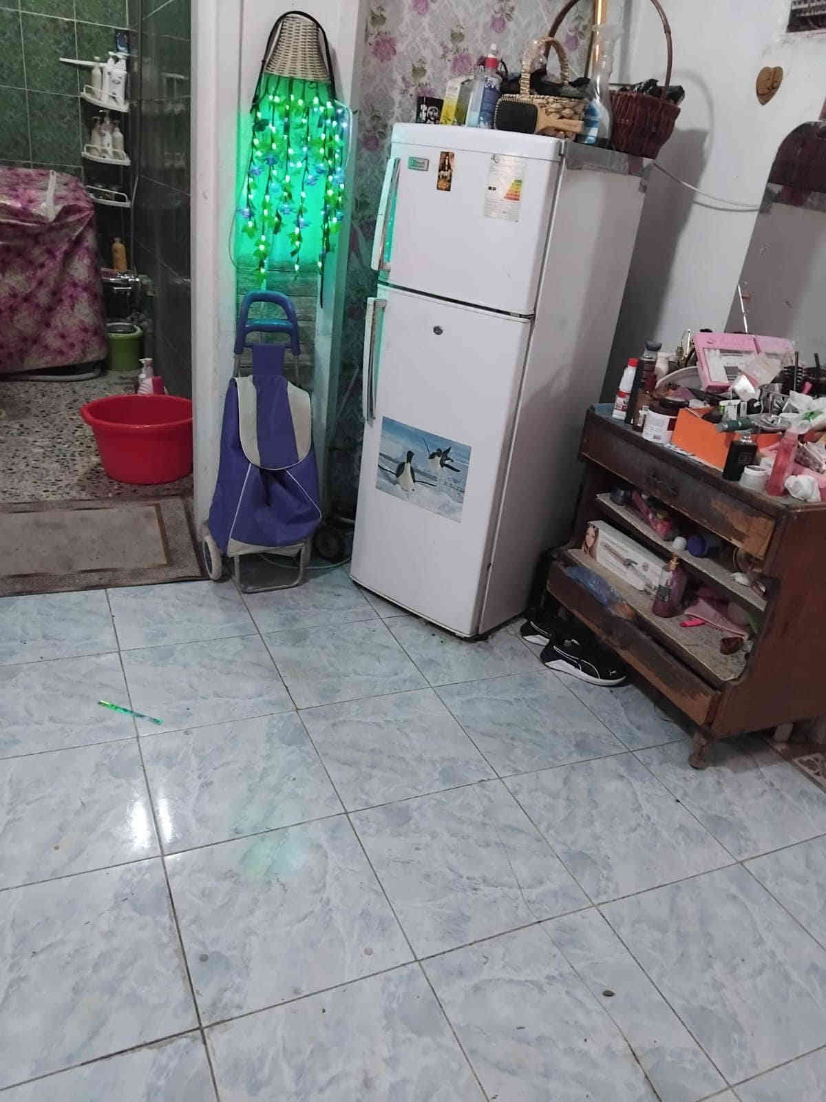 بيت تجاوز مساحه 200م غرفتين نوم وهول ومطبخ وحمام واستقبال وكراج وترك مخزن بيت صب   سعر 45بي مجال قليل زعفرانيه دور الاساتذه معهد خدمات رقم ***********واتساب
