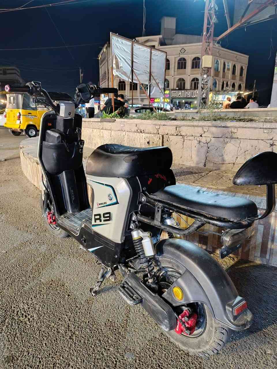 السلام عليكم عندي درجة شحن R9 2025 درجة جديد بطارية جدد مكان بغداد حي العامل السعر 350 شراي تصل رقم ***********

