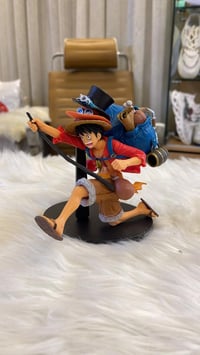 هذا المجسم هو شخصية مونكي دي لوفي من سلسلة الأنمي والمانغا الشهيرة ون ...