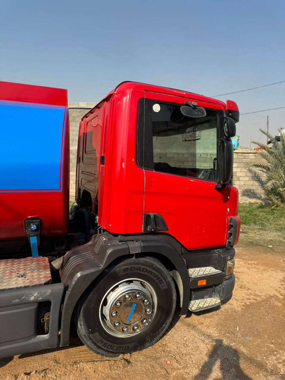 سكانيه للبيع مكان بصره زبير رقم بصره سنويه جديده لحد 28 شرط تحويله مديل 2005 مكينه بم ونوزل 4/4 شاصي مكفول تانكي جديد حموله 16 قماره جديد تبريد جوبلس امام وخلف تخم تاير سياره جاهزه *********** 1/***********
