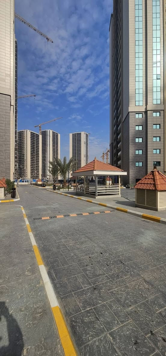 🏛 شقة فاخرة للبيع – المجمع الملكي رويال سيتي
👑 بناية Elite VIP | مباشرة من صاحب الشقة

✨ 3 غرف نوم | 217 م² | الطابق السادس | بناية 10
🌟 إطلالة داخلية ركنية • تبريد مركزي • منظومة إطفاء حديثة
🛗 البناية مجهزة بـ 4 مصاعد لخدمة السكان بكل راحة

📆 التسليم: 6 / 2026
🏙 فخامة وخصوصية وقيمة استثمارية عالية

📞 للاستفسار مباشرة: ***********
