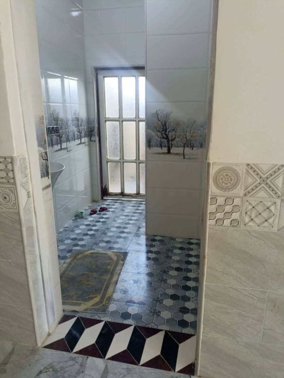 بيت للبيع المساحه ٣٥٠متر على شارع عشرين بلمشراكه نزلت البو جابر ٣غرف وصاله ومطبخ وستقبال وصحيات كراج بيت جاهز مطلوب اسكان ٤٠ مليون للاستفسار الاتصال على الرقم ***********
***********
