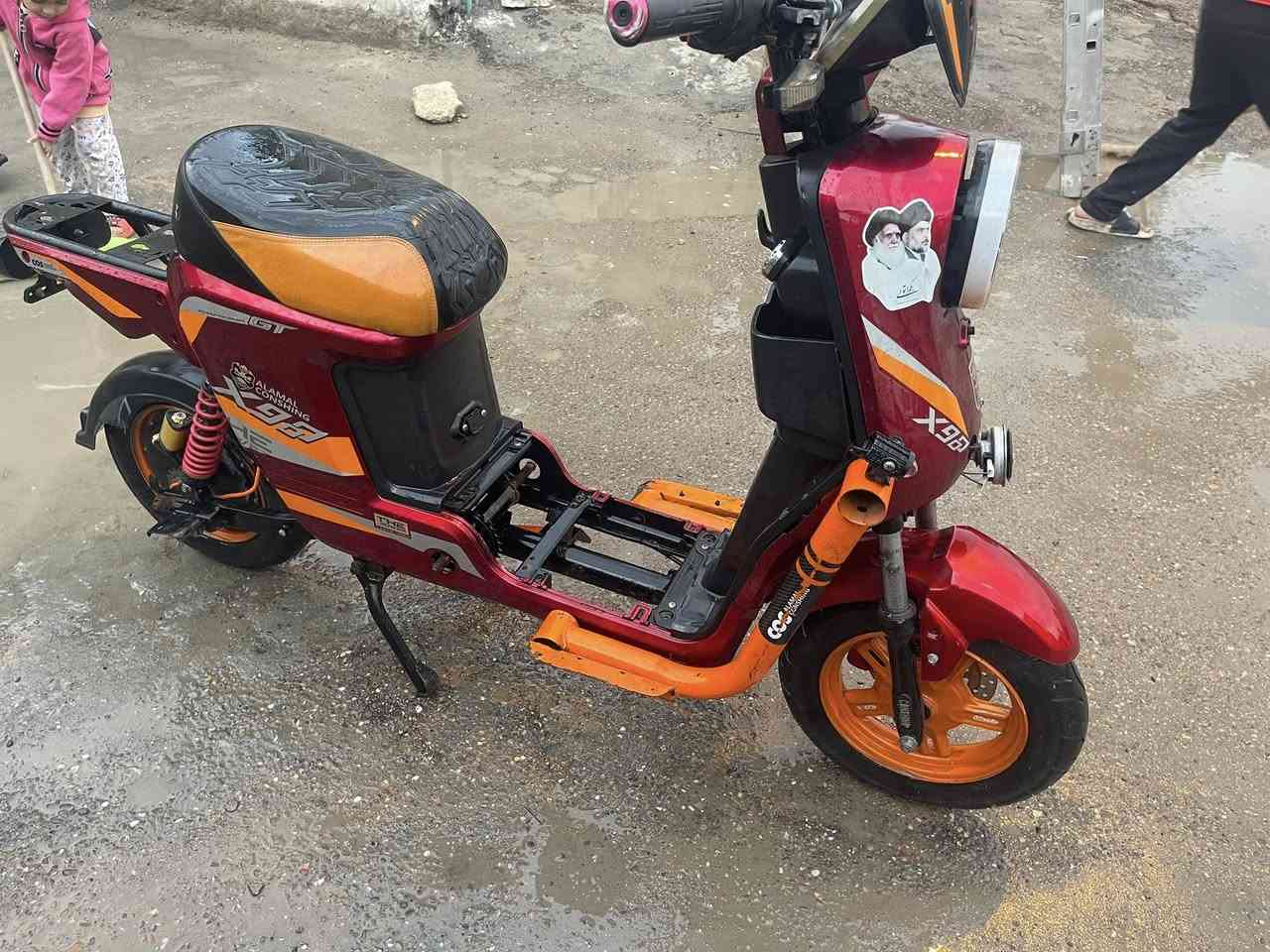 سلام عليكم دراجه X900 مويدل2025
5 بطاريات جديده .تمشي 45 كيلو دراجه كلشي بيه جديد مبدل زوج تايرات فيتنامي اصلي بيه نقص يده بريك لأمامي و كشن خلفي 
قوت ملف 1800W
سرعه 108.. حقيقي 65 
نظام 4 نمر .
نظام رجوع لخلف R .
دبل اشاره +لايت ثلجي وكشاف2 .. صفر وعالي ثلجي 
دبل استان . .+مدخل شحن ..
السعر 425 بيه مجال حك جيه مكاني بغداد بلديات صحفيين نهايت صحفيين قرب مدرسه زين القوس 
ملاحظة دراجه كلشي بيه جديد تايرات بريك وايرات ملف عقل باتري كله جديد بس كفرات  بيه شخوط بسيطة كما موضح بل صوره  *********** .تفاصيل اكثر راسليني واتساب

