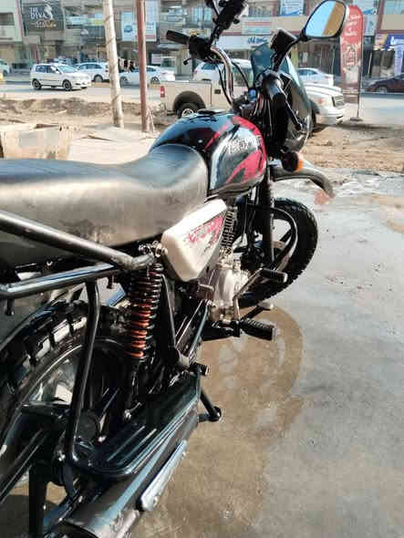 السلام عليكم  دراجة بوكسر 2023 ماشيه 53 الف الدراجه مرقمه بغداد رقم مميز والدراجه بأسمي بلاديه الدراجه ممفتوحه    سعرها مناسب للاستفسار ***********.   

***********
