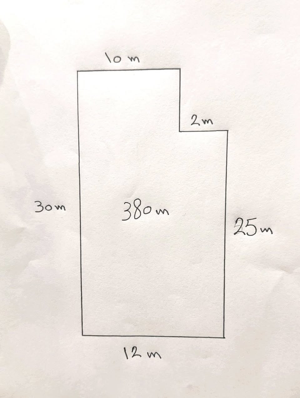 � فرصة مميزة للاستثمار – دار هدم للبيع

📍 بغداد – زيونة / محلة 714
على شارع تجاري مميز

🔹 الموقع يقع في أحد الشارعين المؤديين إلى تقاطع ملعب الشعب
🔹 بالقرب من شارع مطعم ويست برجر وعند دخول الفرع مباشرة
🔹 العقار في بداية الشارع (موقع واضح ومميز للنشاط التجاري)

📐 المساحة: 380 متر مربع
📏 الواجهة: 12 متر
📏 النزال: 33 متر

🔸 توجد كسرة بسيطة في الأرض كما موضح في المخطط.

✨ الموقع مناسب لإنشاء عمارة استثمارية أو مشروع تجاري بسبب الحركة العالية وقربه من الشارع الرئيسي.

📞 للاستفسار:
المهندس للوساطة العقارية
***********

#المهندس_للوساطة_العقارية
#للبيع
#عقارات_بغداد
#المنصور
#الجادرية
#القادسية
#الكرادة
#بيع_شراء
#العراق
#بغداد
#بغدادالبياع
#زيونة
#زيونة_714
